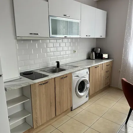 Modern & Fully Equipped Apartment- Stylish Comfort 公寓