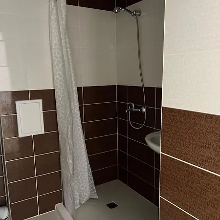 Modern & Fully Equipped Apartment- Stylish Comfort 公寓
